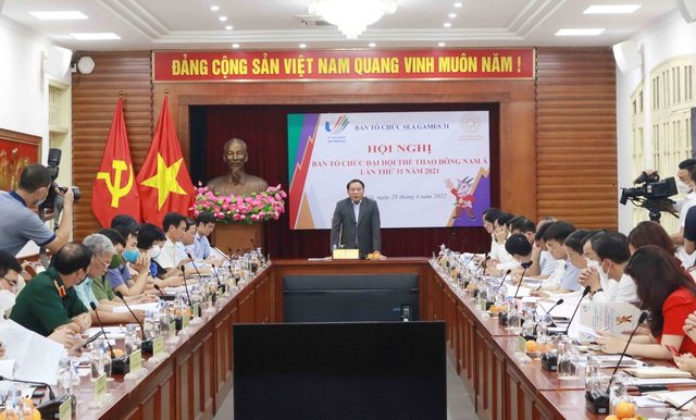 Bộ trưởng Bộ Văn hóa Thể thao và Du lịch Nguyễn Văn Hùng phát biểu tại cuộc họp